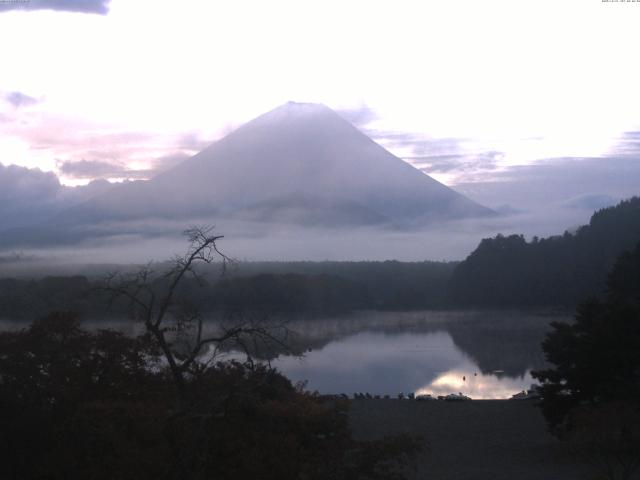 精進湖からの富士山