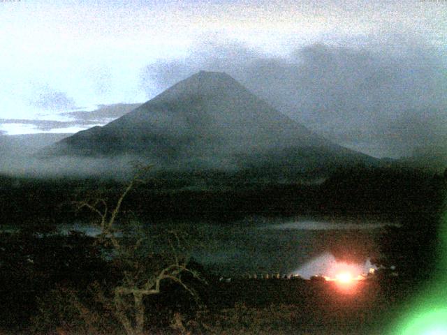 精進湖からの富士山