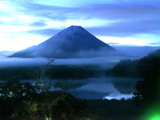 精進湖からの富士山