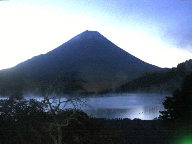 精進湖からの富士山