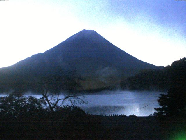 精進湖からの富士山