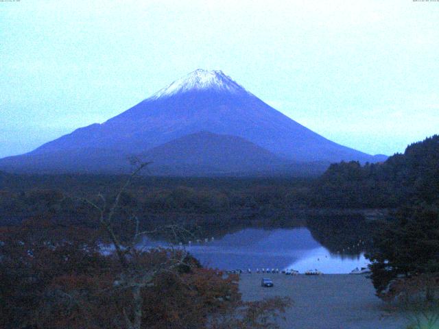 精進湖からの富士山