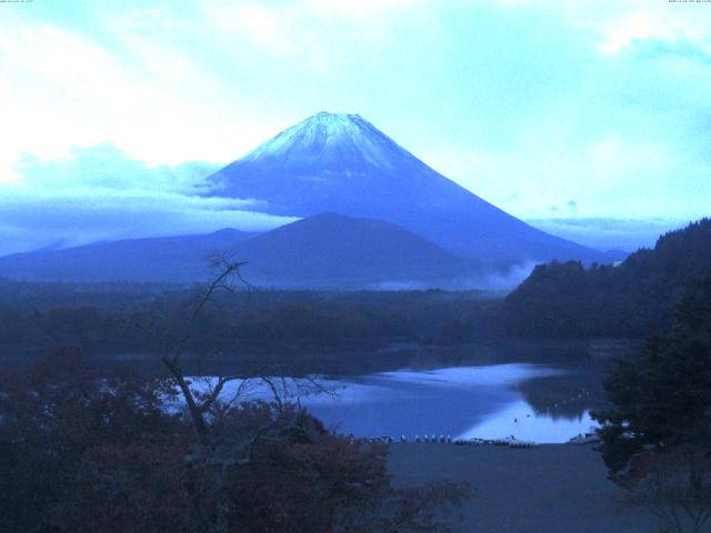 精進湖からの富士山