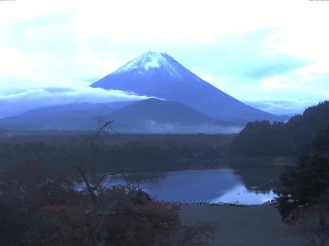 精進湖からの富士山