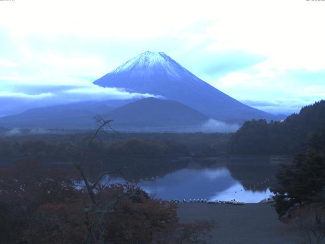 精進湖からの富士山