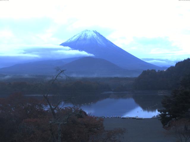 精進湖からの富士山