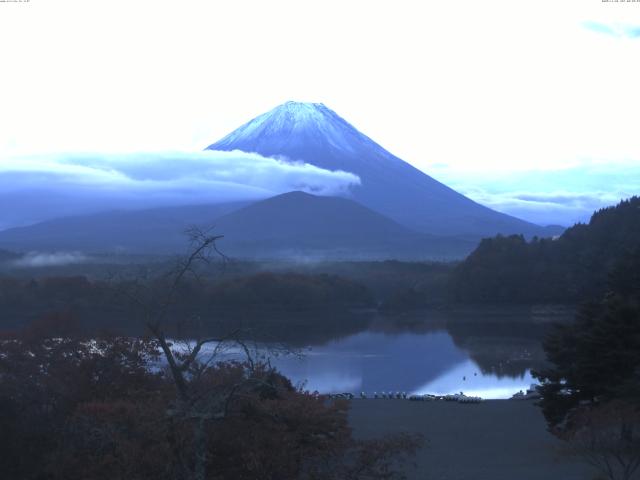 精進湖からの富士山