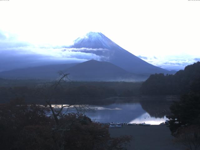 精進湖からの富士山