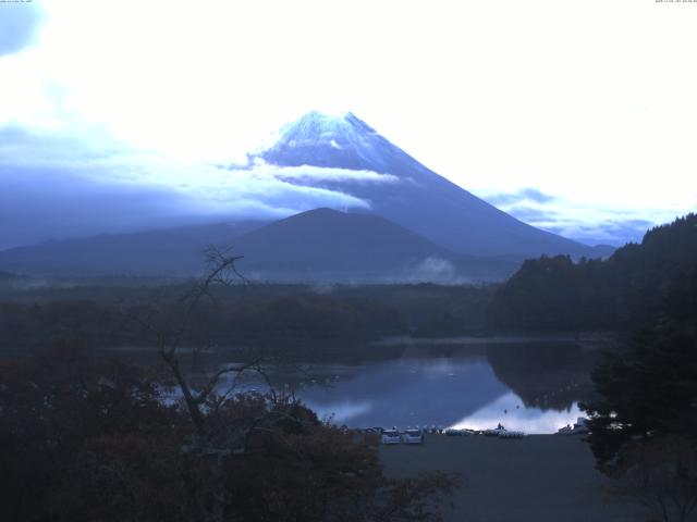 精進湖からの富士山