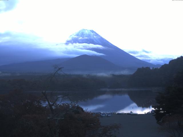 精進湖からの富士山
