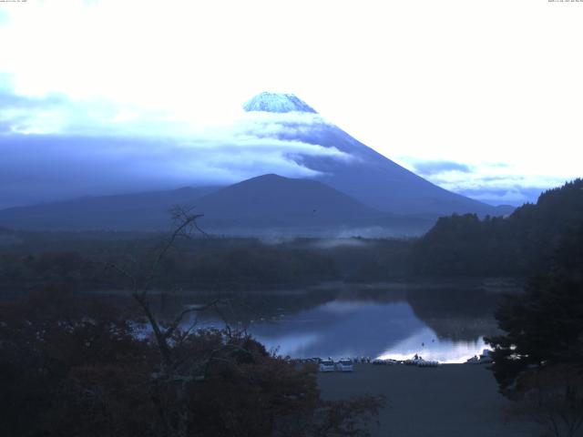 精進湖からの富士山