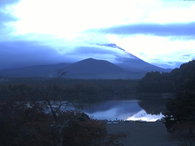 精進湖からの富士山