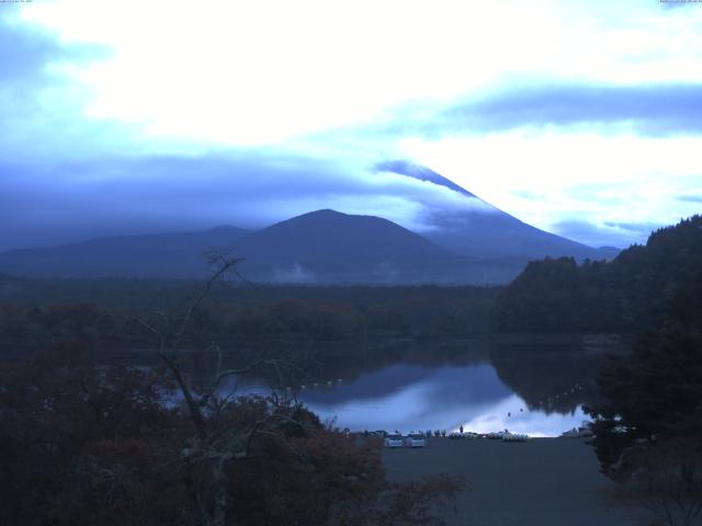 精進湖からの富士山