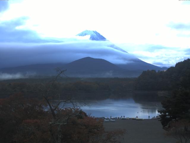 精進湖からの富士山