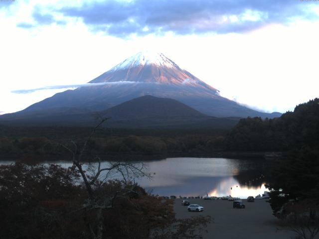 精進湖からの富士山