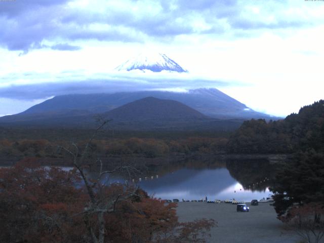 精進湖からの富士山