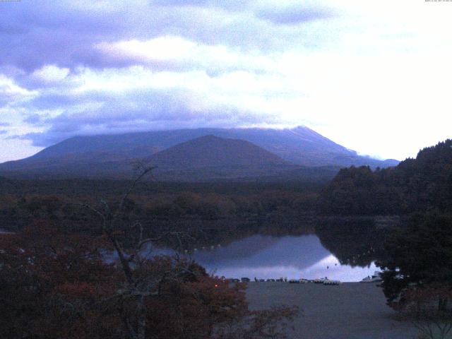 精進湖からの富士山