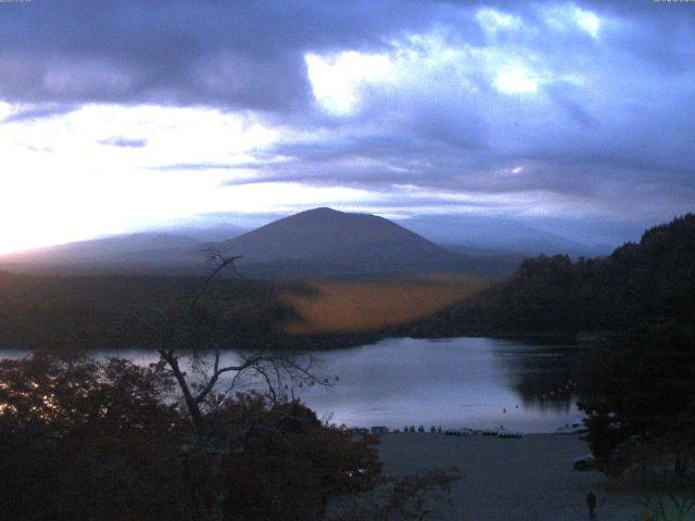 精進湖からの富士山