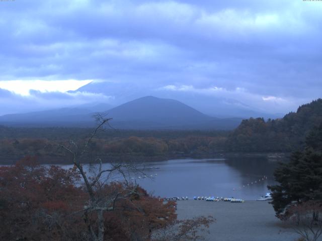 精進湖からの富士山
