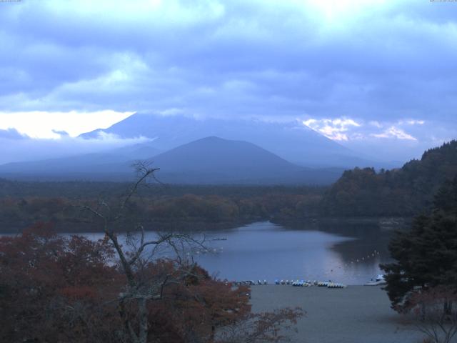 精進湖からの富士山