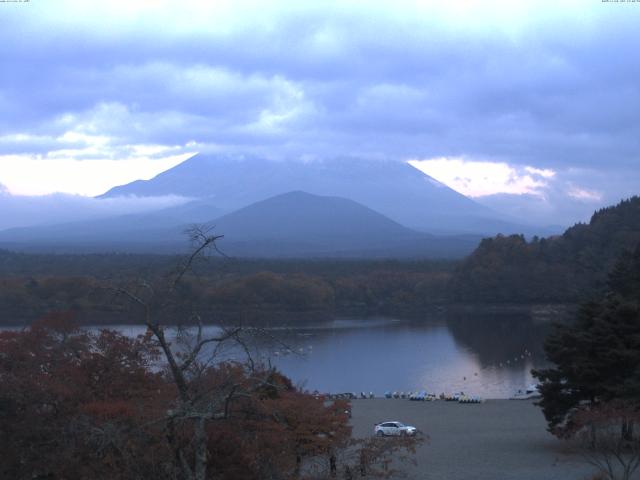 精進湖からの富士山