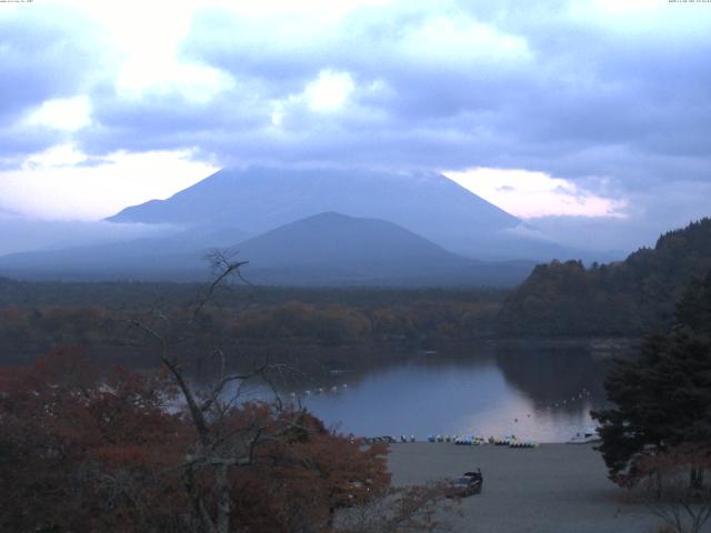 精進湖からの富士山