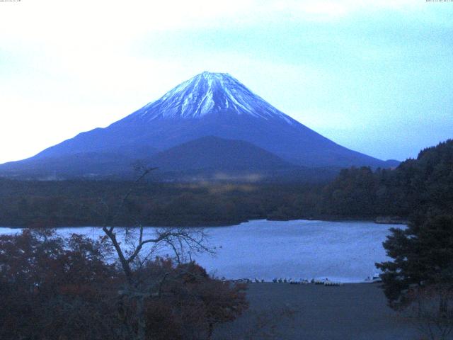 精進湖からの富士山