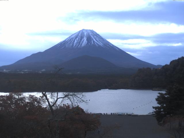 精進湖からの富士山