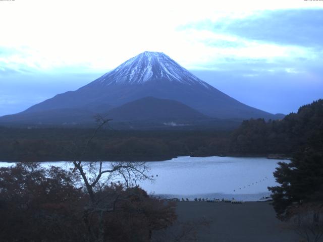精進湖からの富士山