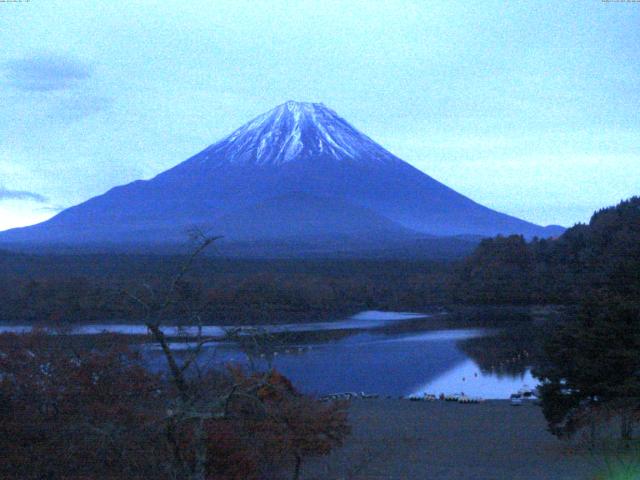 精進湖からの富士山