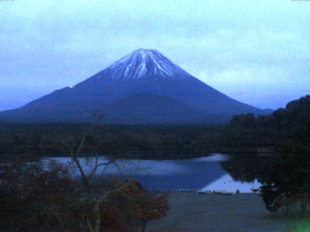 精進湖からの富士山