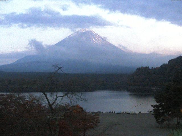 精進湖からの富士山