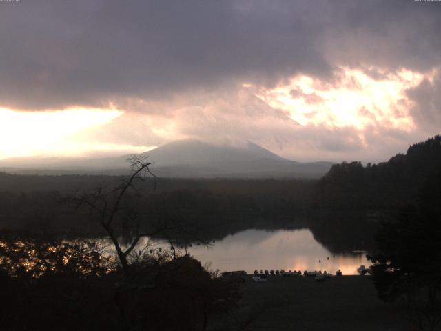 精進湖からの富士山