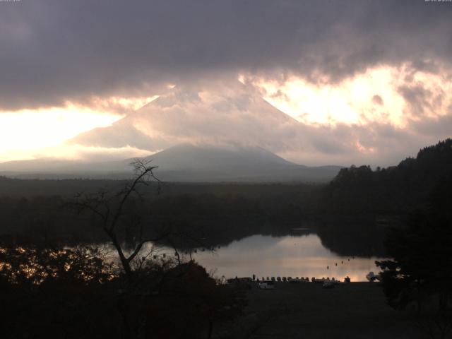 精進湖からの富士山