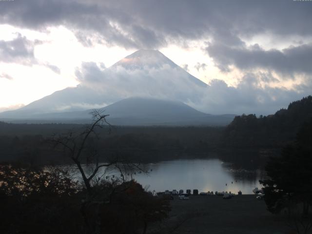 精進湖からの富士山