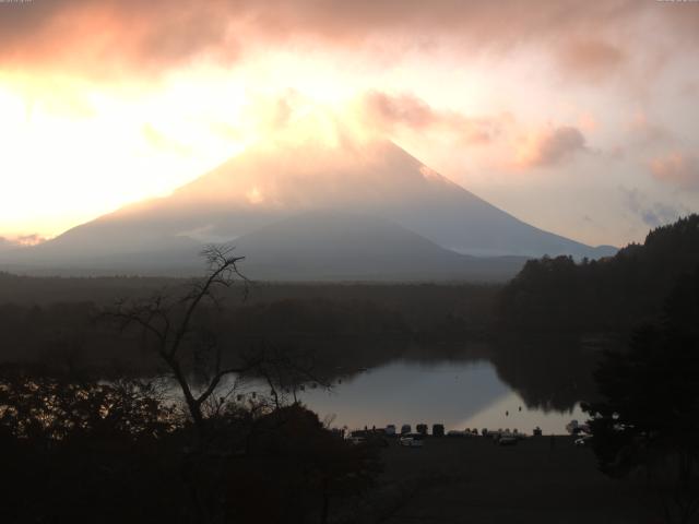 精進湖からの富士山