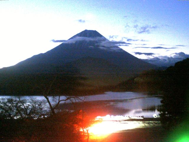 精進湖からの富士山