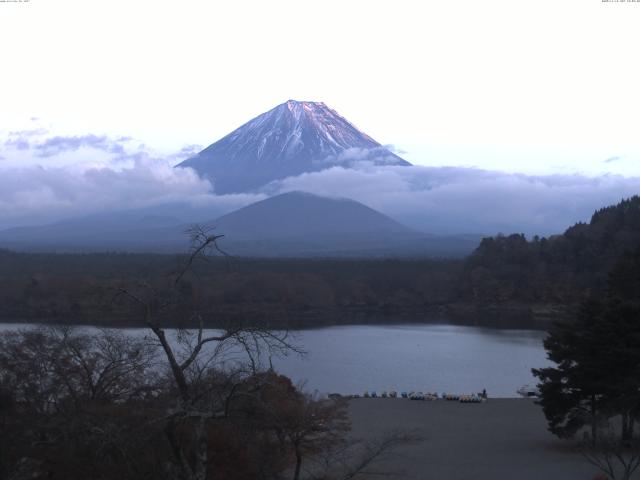 精進湖からの富士山