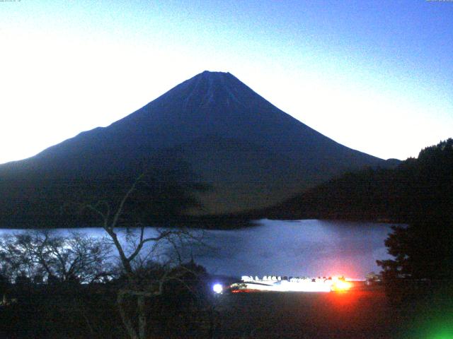 精進湖からの富士山
