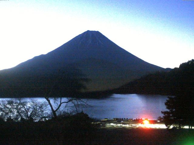 精進湖からの富士山