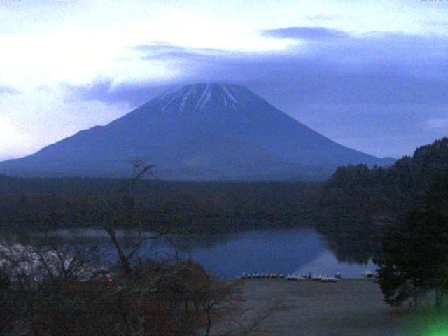 精進湖からの富士山