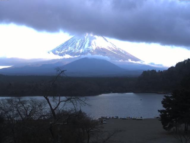 精進湖からの富士山