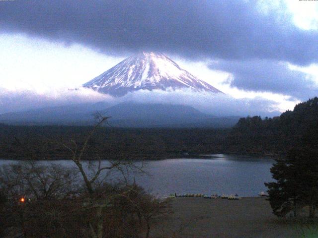 精進湖からの富士山