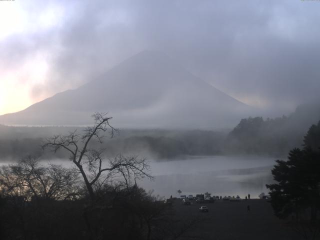 精進湖からの富士山
