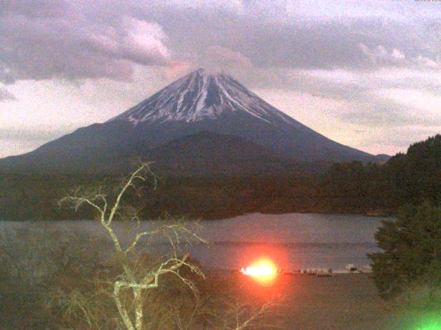 精進湖からの富士山