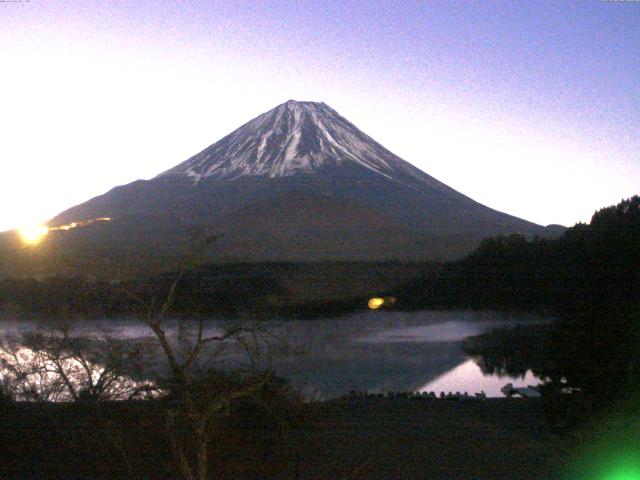 精進湖からの富士山