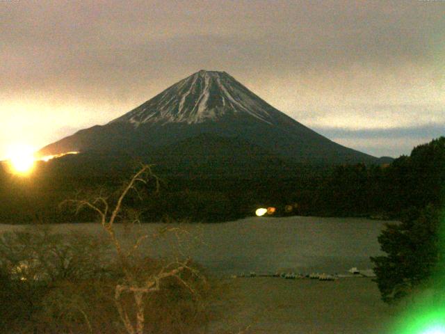 精進湖からの富士山