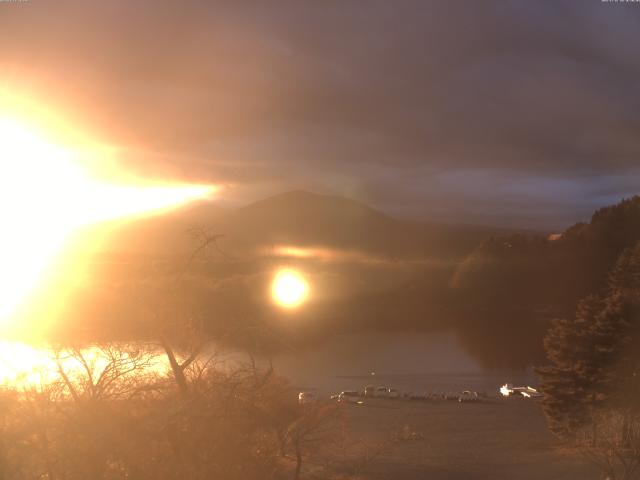 精進湖からの富士山