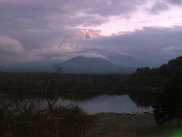 精進湖からの富士山