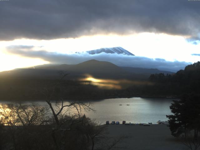 精進湖からの富士山